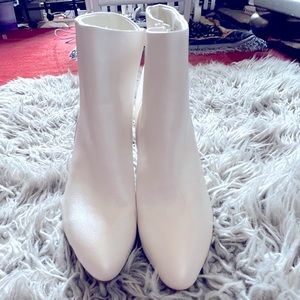 Brand new cow boy beige boots